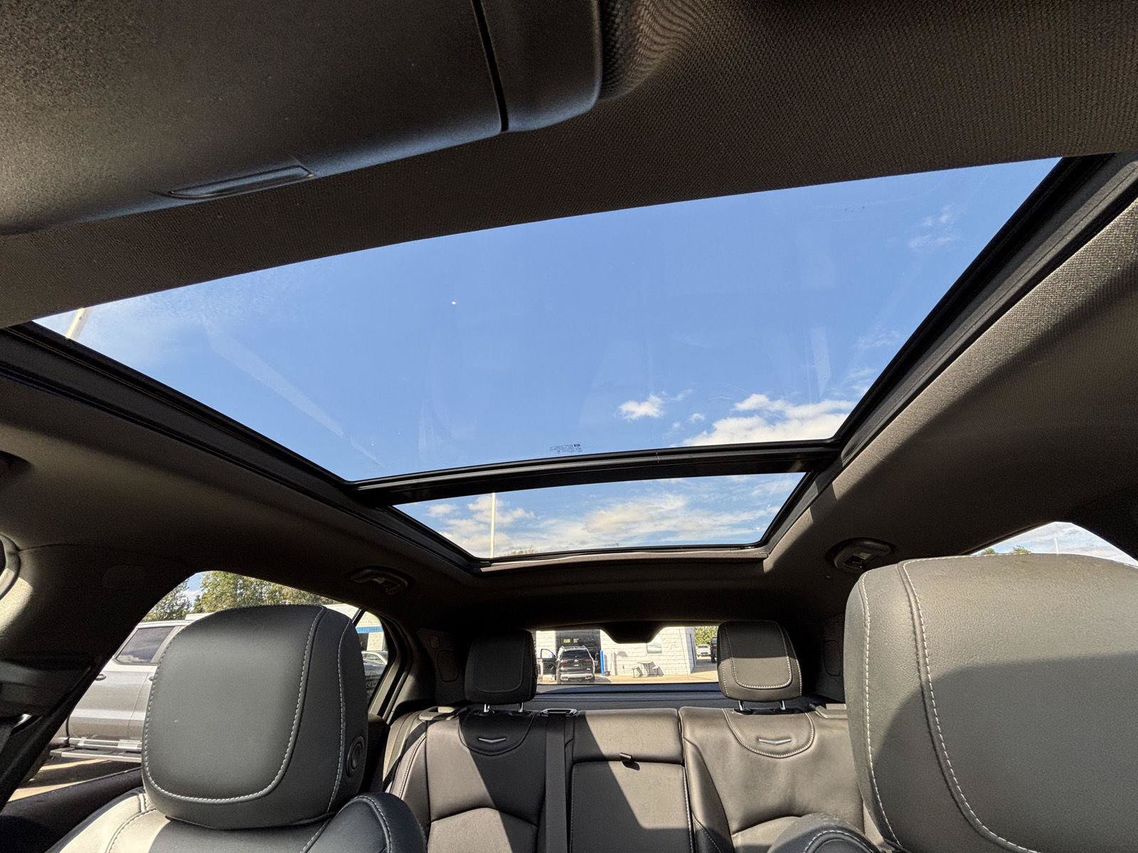 Used 2020 Cadillac XT4 Premium Luxury AWD/4WD image 27