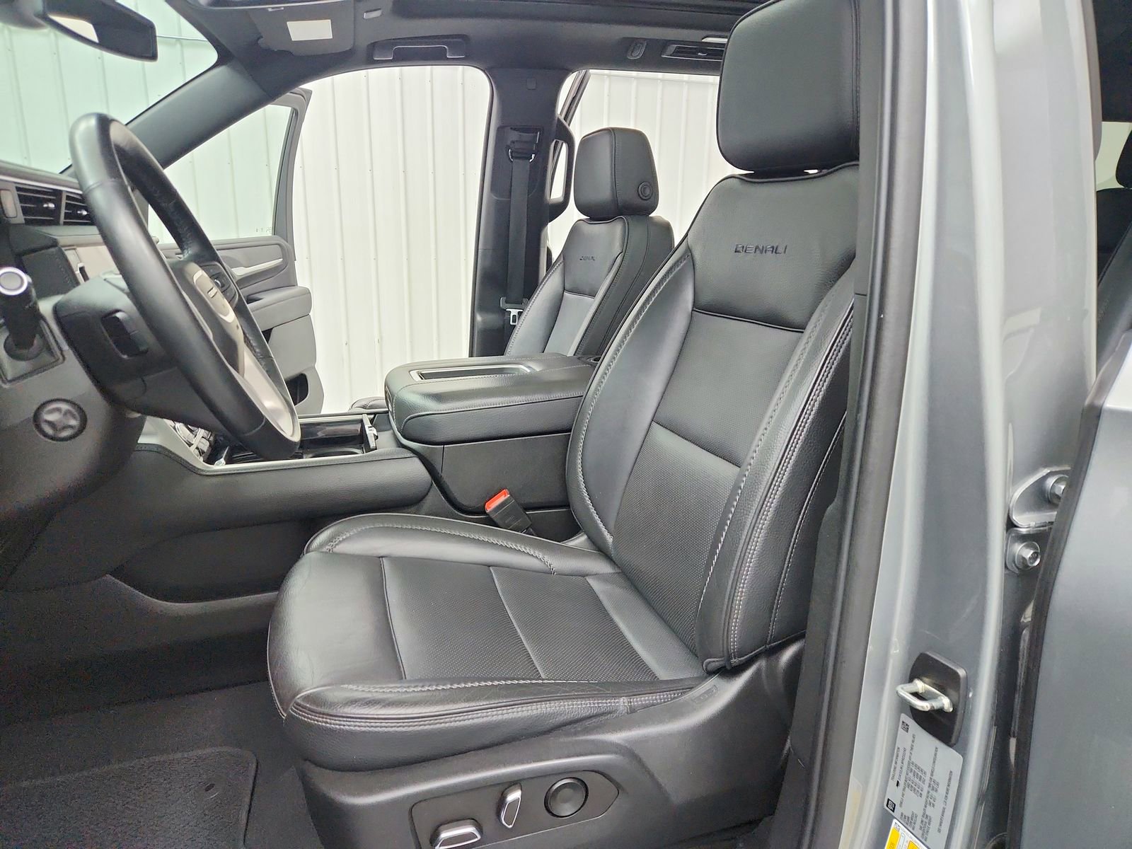 Used 2023 GMC Yukon XL Denali RWD image 21