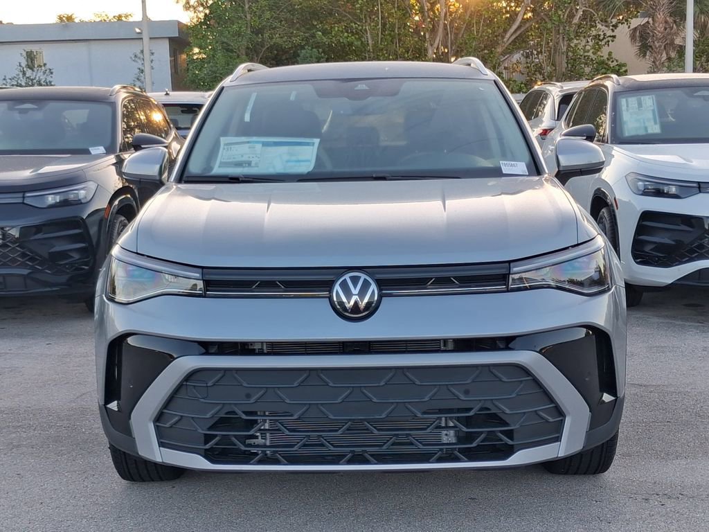New 2026 Volkswagen Taos SE image 2