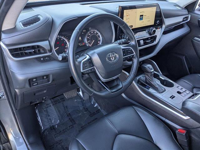 Used 2024 Toyota Highlander XLE image 10