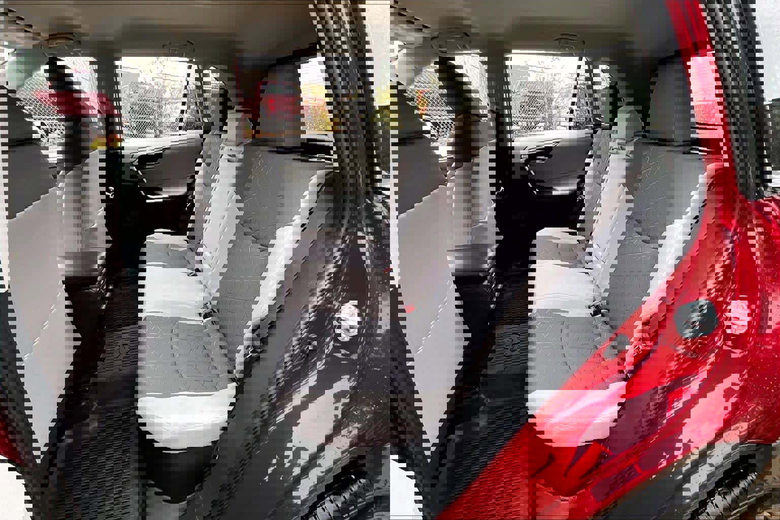 Used 2022 Toyota RAV4 XLE image 18