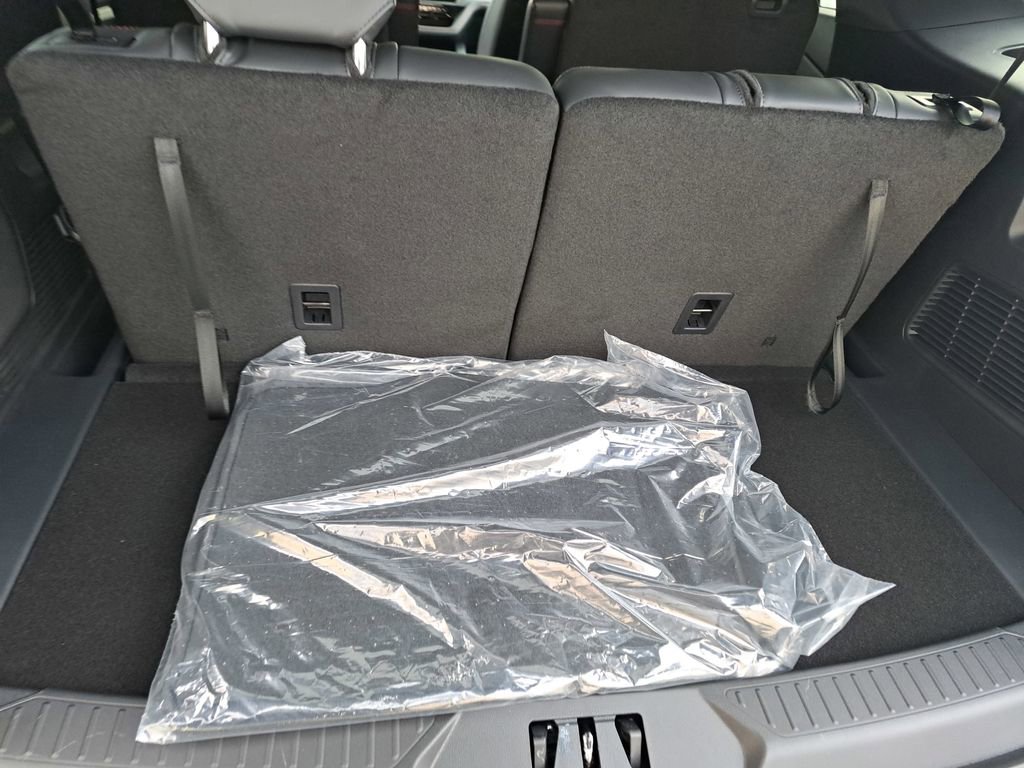 New 2026 Ford Explorer ST-Line w/ ST-Line Street Pack image 13