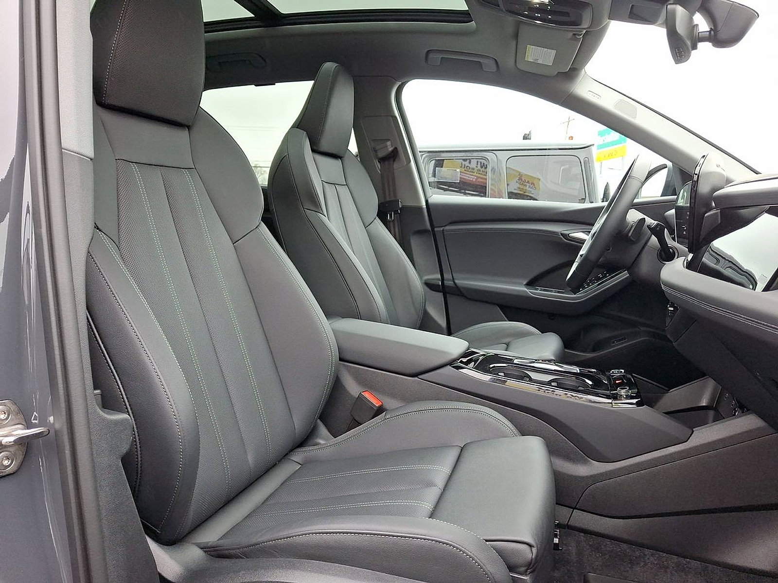 Used 2025 Audi Q6 e-tron Premium Plus image 30