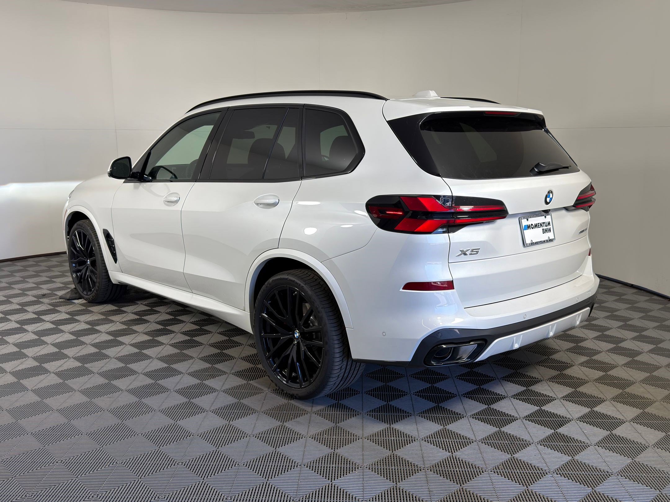 New 2026 BMW X5 sDrive40i w/ M Sport Package image 3