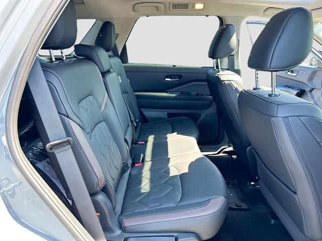 New 2026 Nissan Pathfinder Platinum w/ Accent Package FWD image 24