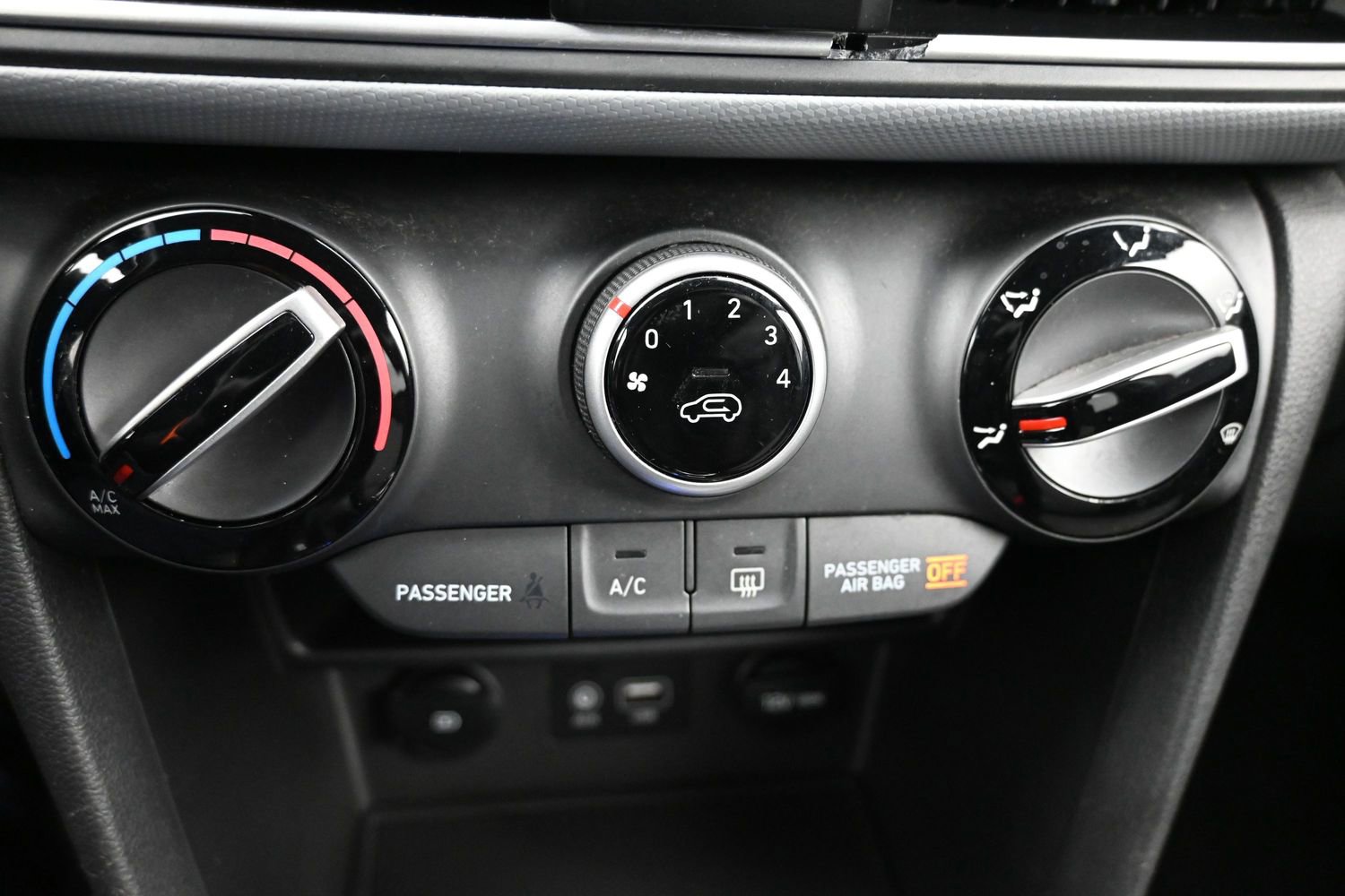 Used 2021 Hyundai Kona SEL w/ Cargo Package image 17