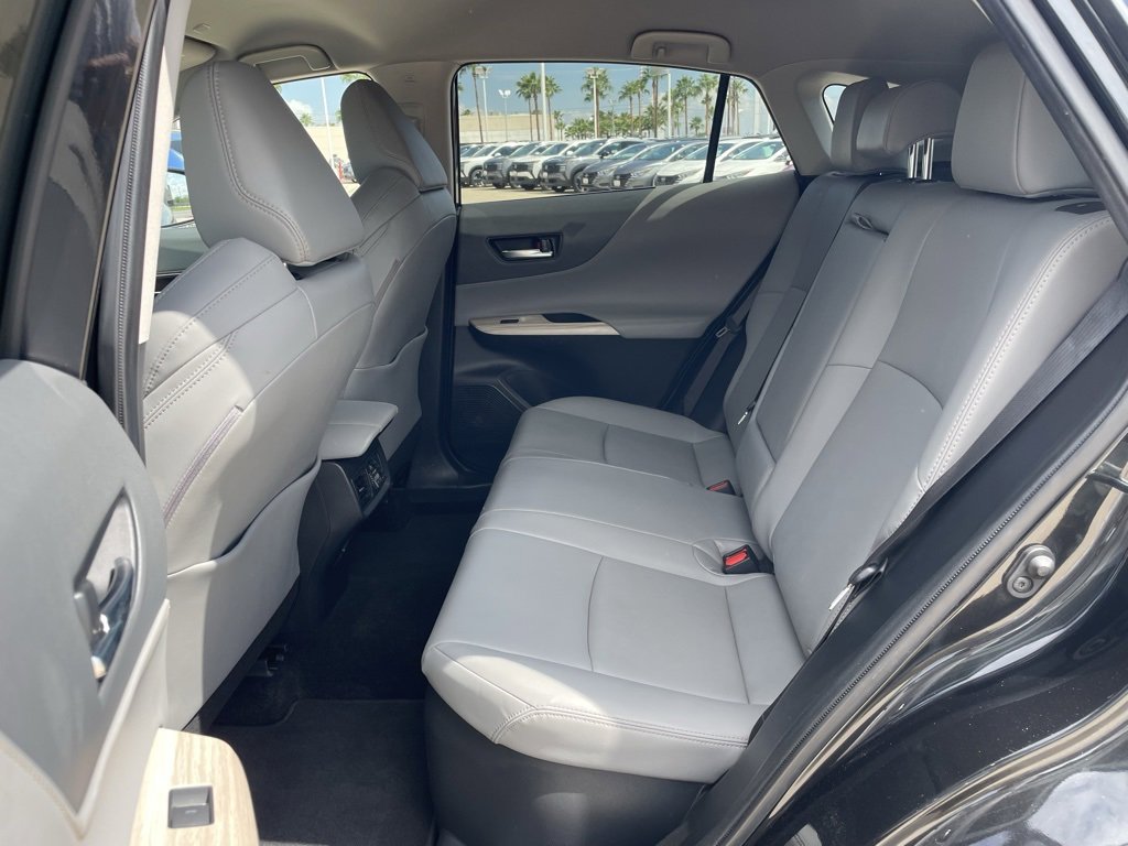 Used 2023 Toyota Venza LE image 17