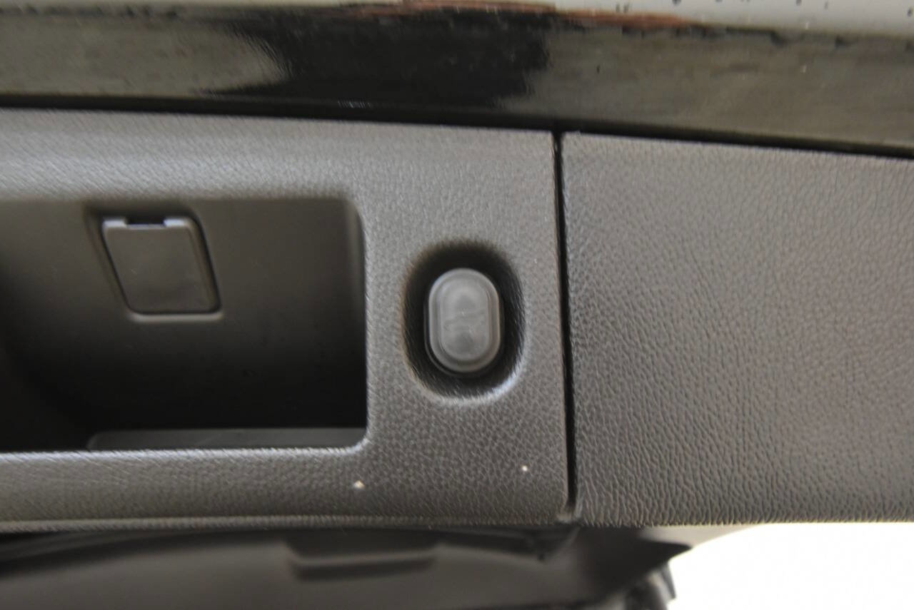 Used 2020 Cadillac Escalade Premium Luxury image 39