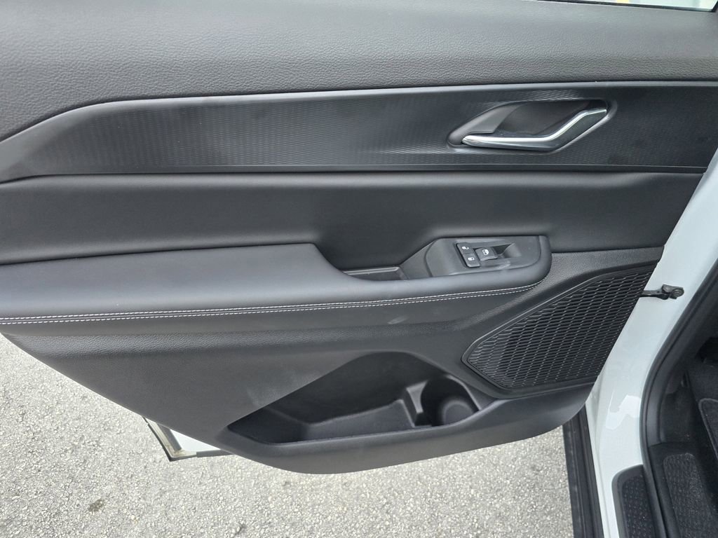 Used 2025 Jeep Grand Cherokee L Laredo image 11