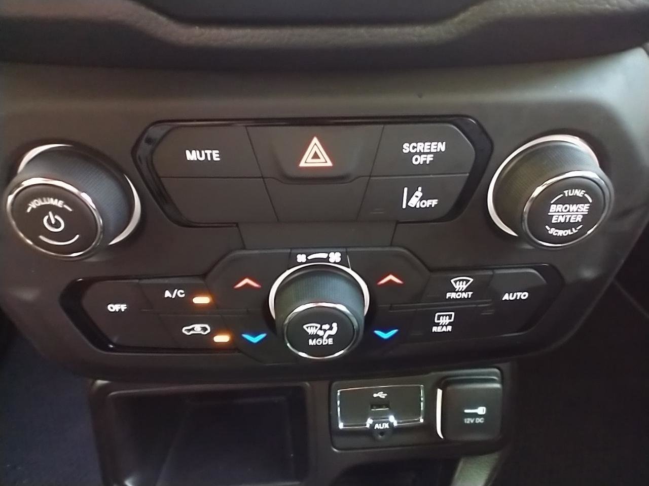 Used 2021 Jeep Renegade Latitude FWD image 35