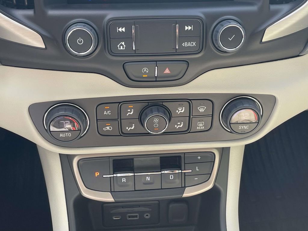 Used 2024 GMC Terrain Denali w/ Denali Premium Package image 32