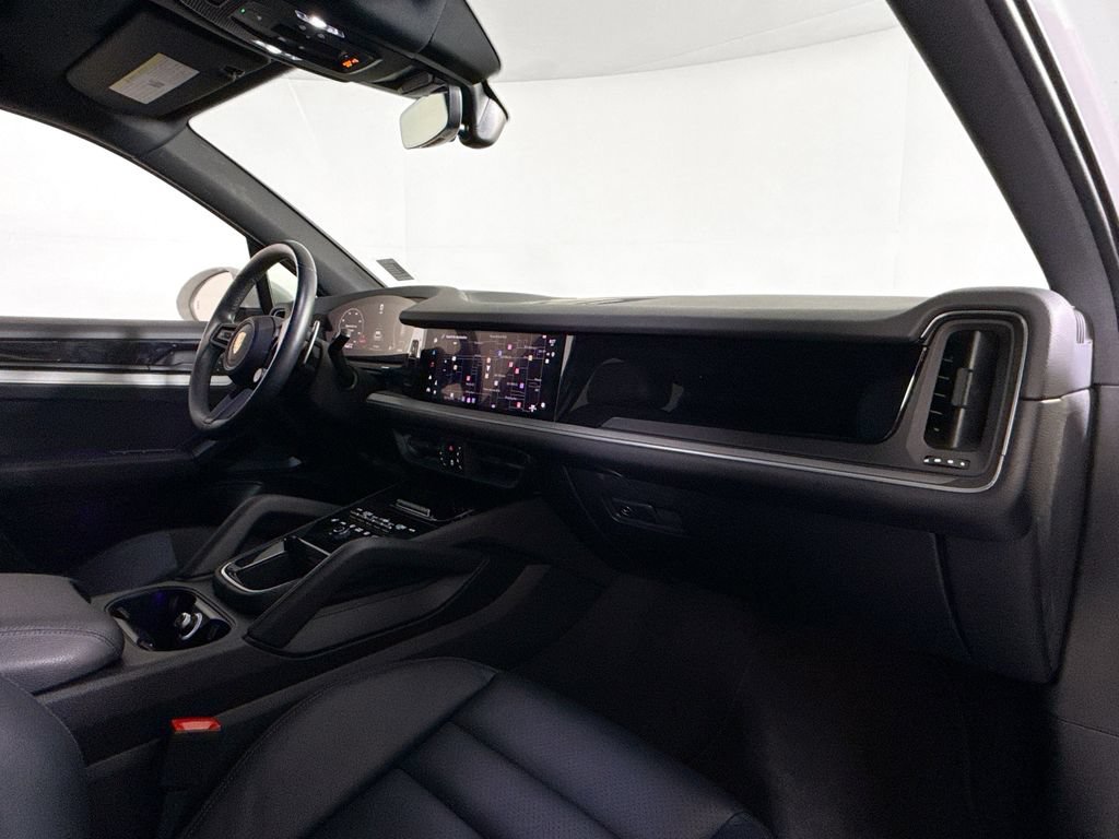 Certified 2024 Porsche Cayenne AWD/4WD image 17