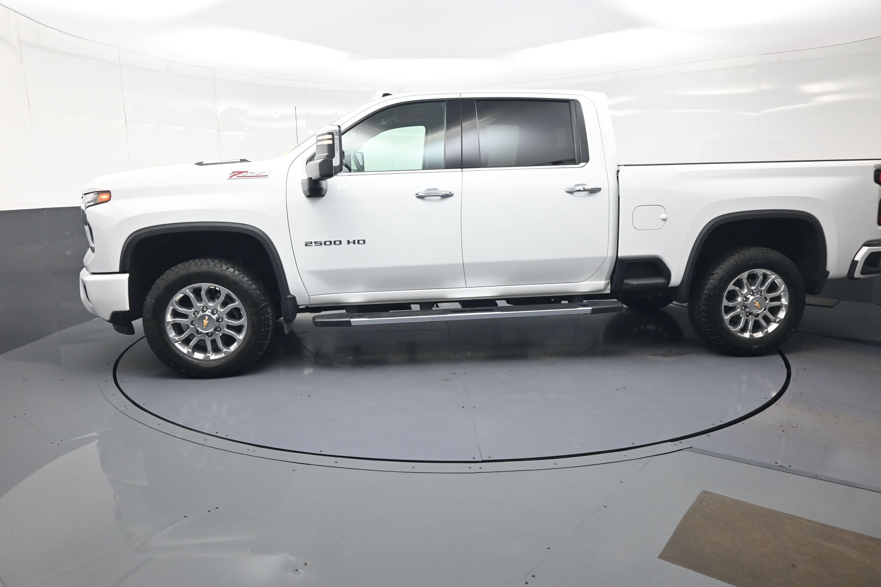 Used 2024 Chevrolet Silverado 2500 LTZ w/ LTZ Plus Package AWD/4WD image 6