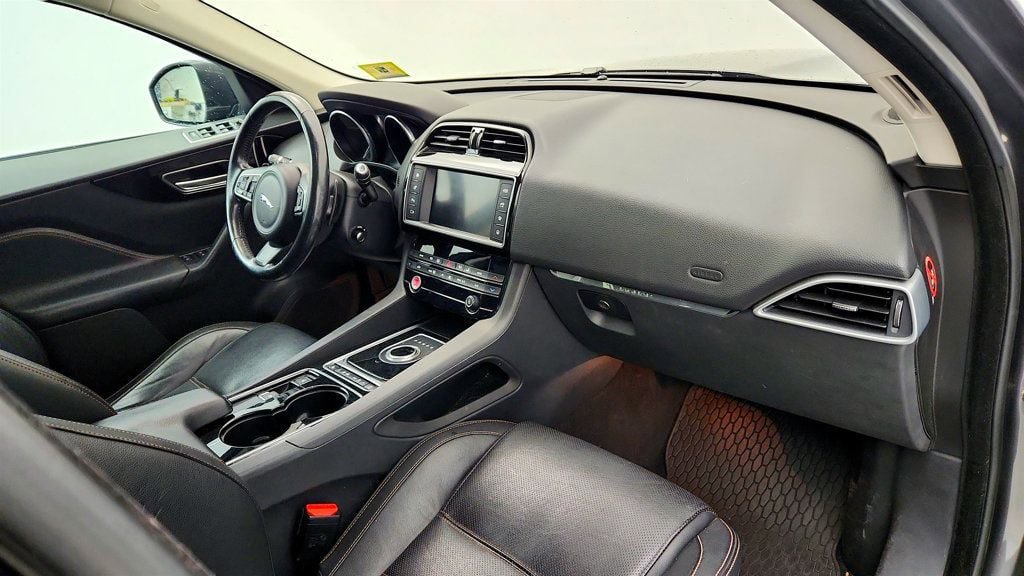 Used 2017 Jaguar F-PACE Prestige AWD/4WD image 23