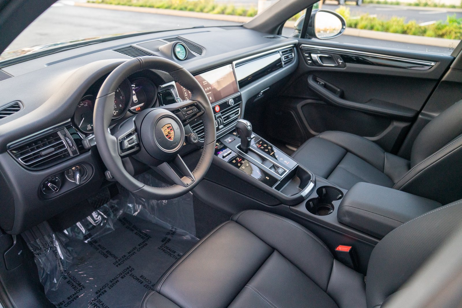 Certified 2026 Porsche Macan AWD/4WD image 5