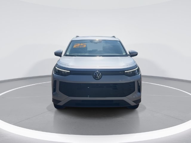 Used 2025 Volkswagen Tiguan SE AWD/4WD image 6