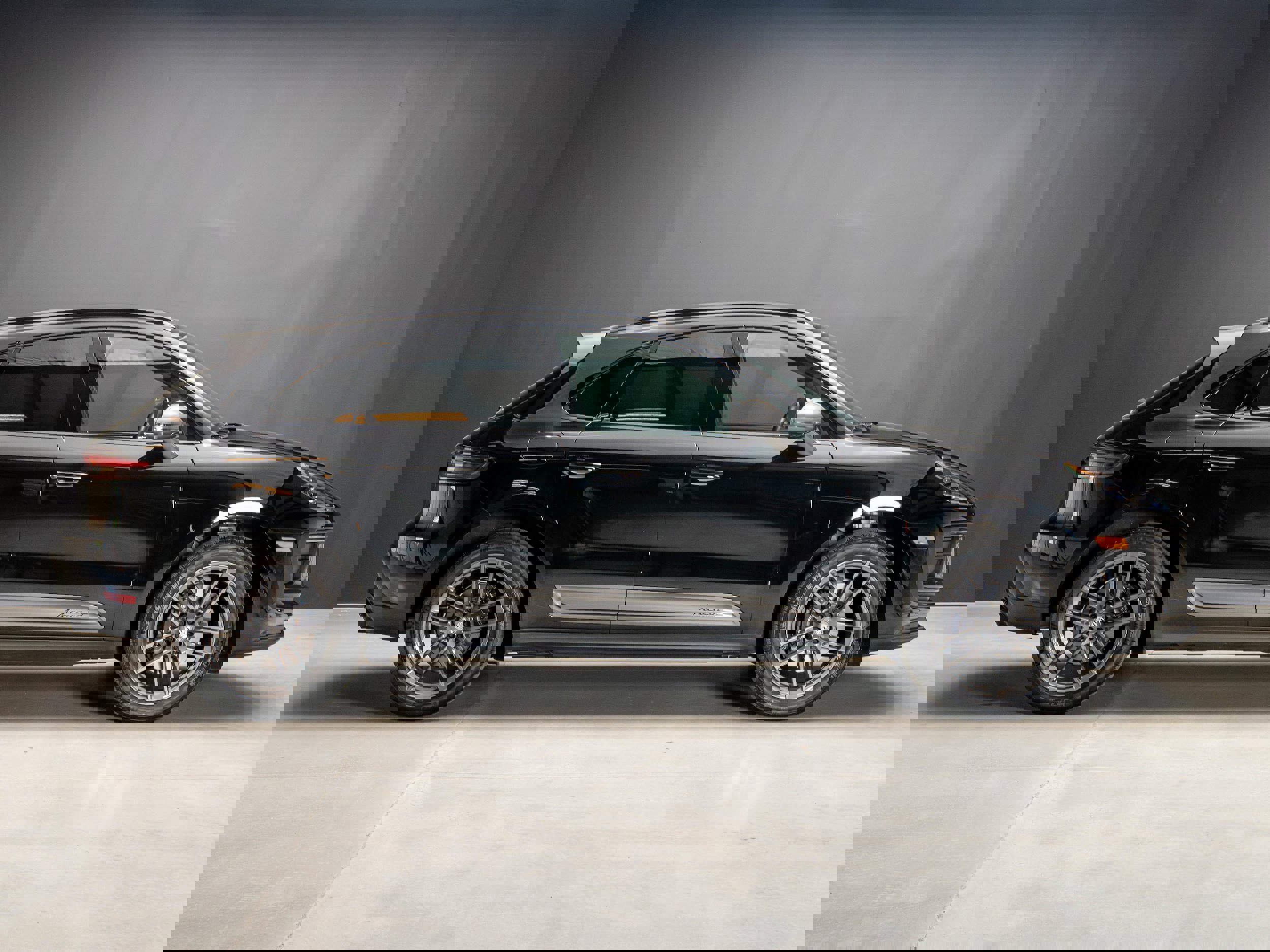 Certified 2025 Porsche Macan Turbo image 8
