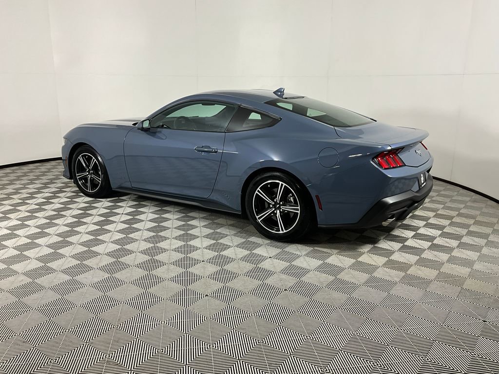 Used 2025 Ford Mustang Coupe image 3