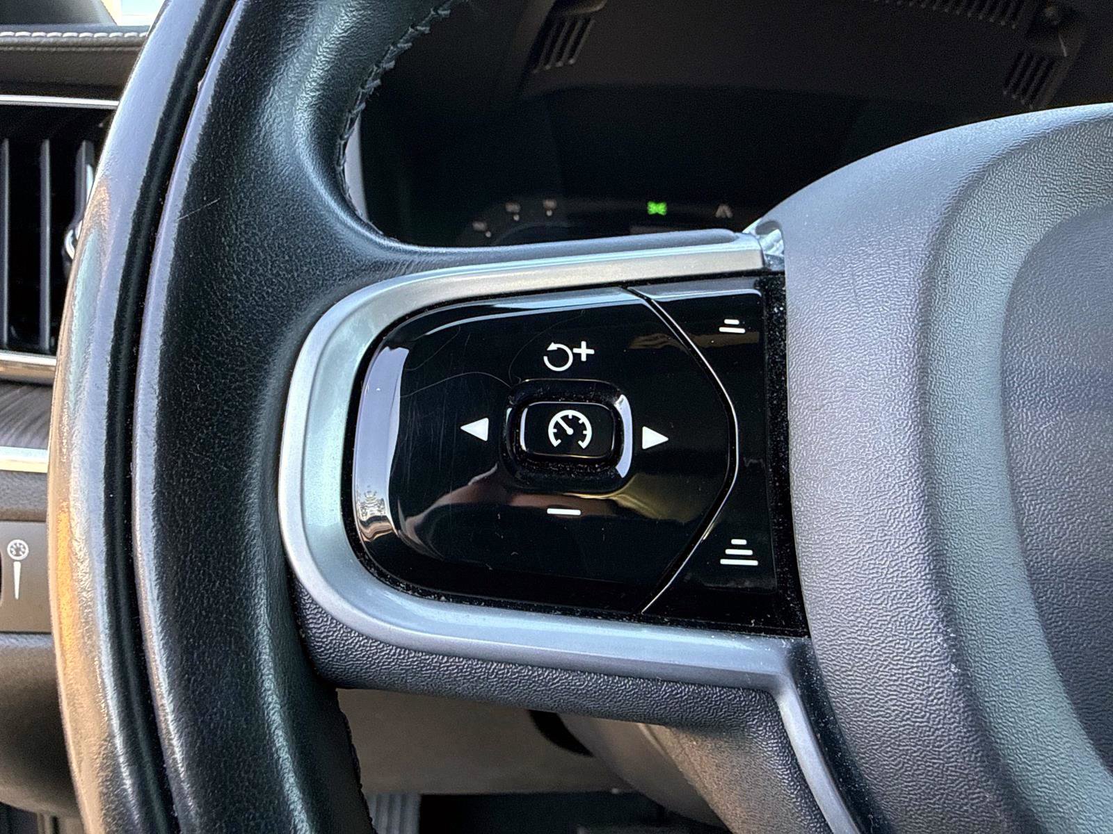 Used 2022 Volvo XC60 B5 Inscription w/ Advanced Package image 37