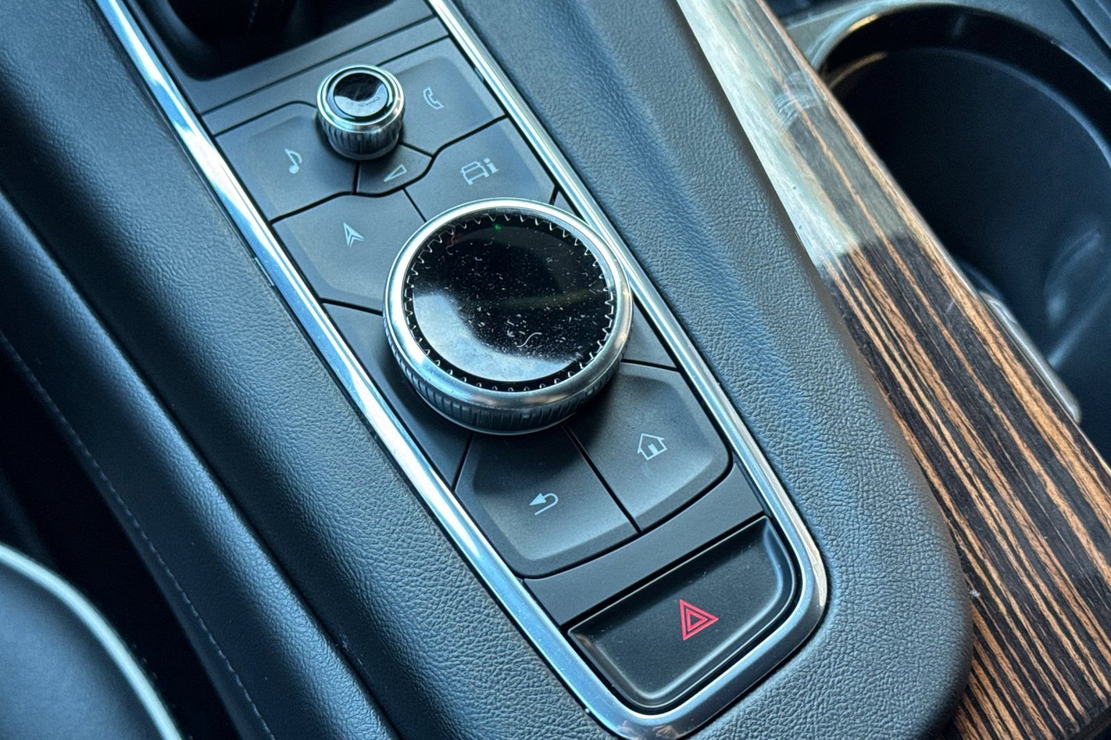 Used 2023 Cadillac Escalade Premium Luxury image 29