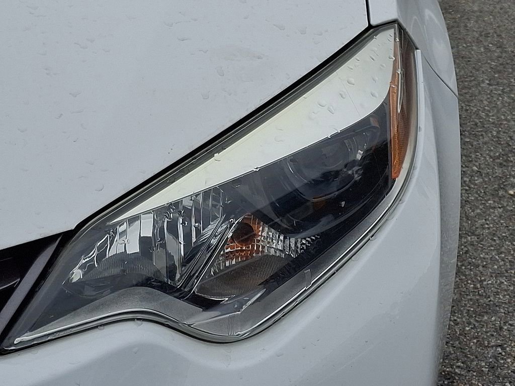 Used 2016 Toyota Corolla LE FWD image 9