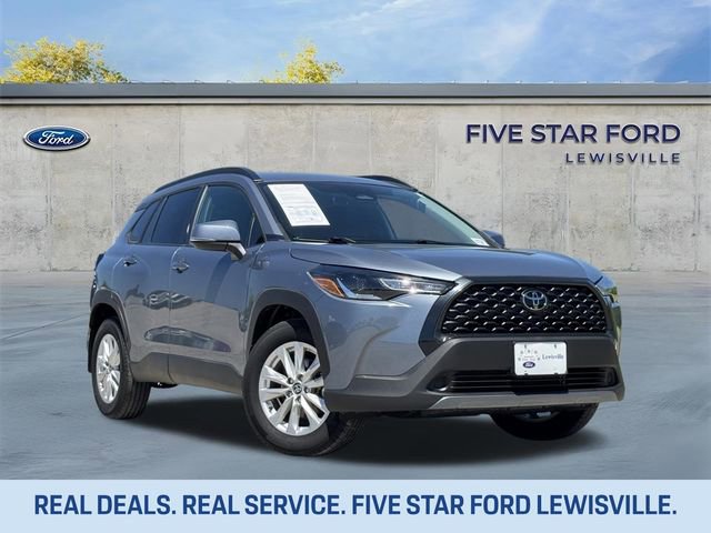 Used 2023 Toyota Corolla Cross LE image 2