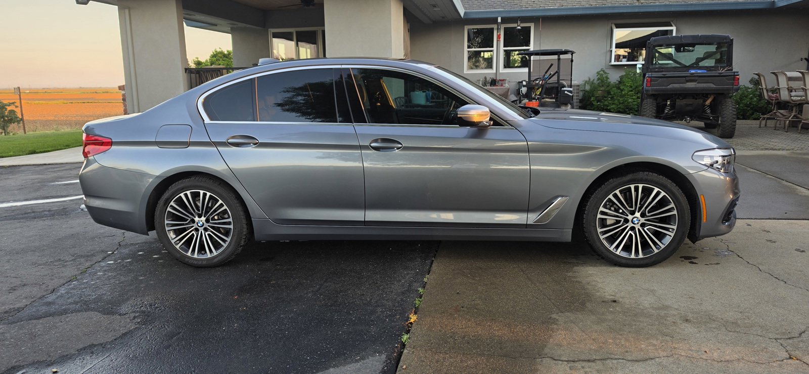 Used 2020 BMW 530e w/ Convenience Package RWD image 2