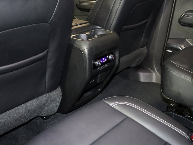 Used 2024 GMC Acadia Elevation image 16