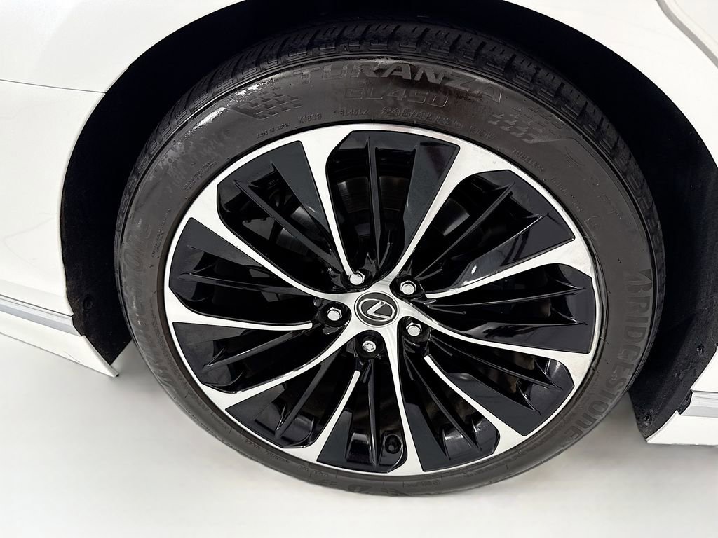 Used 2023 Lexus LS 500 w/ Luxury Package RWD image 32