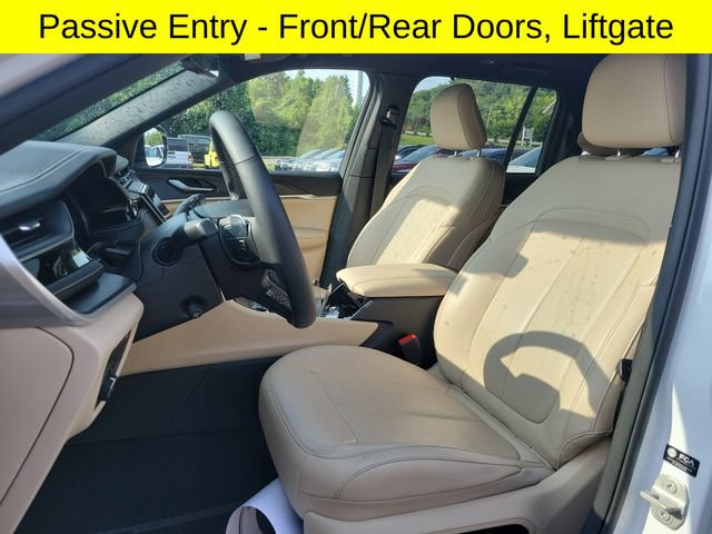 Used 2023 Jeep Grand Cherokee 4WD 4xe w/ Luxury Tech Group II image 23