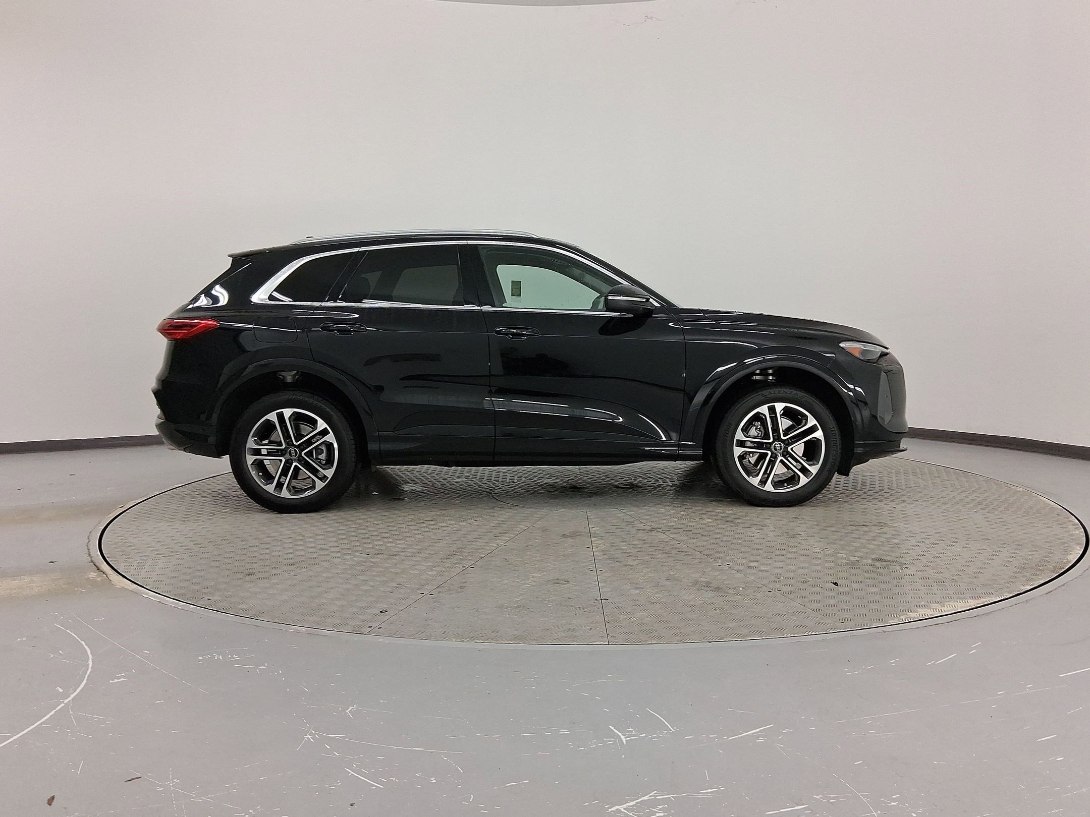 Certified 2025 Audi Q5 Premium Plus w/ Premium Plus image 8