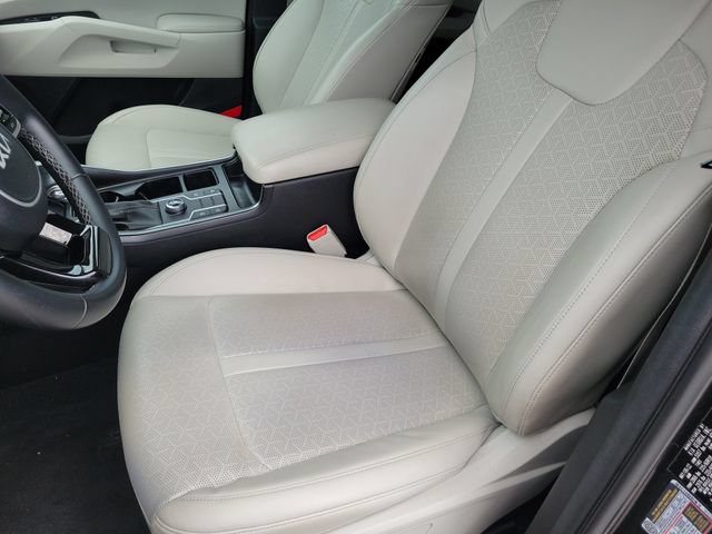 Used 2022 Kia Sorento S w/ Panoramic Sunroof Package FWD image 16