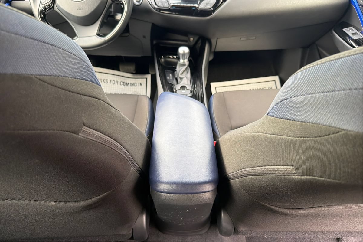 Used 2020 Toyota C-HR XLE FWD image 19