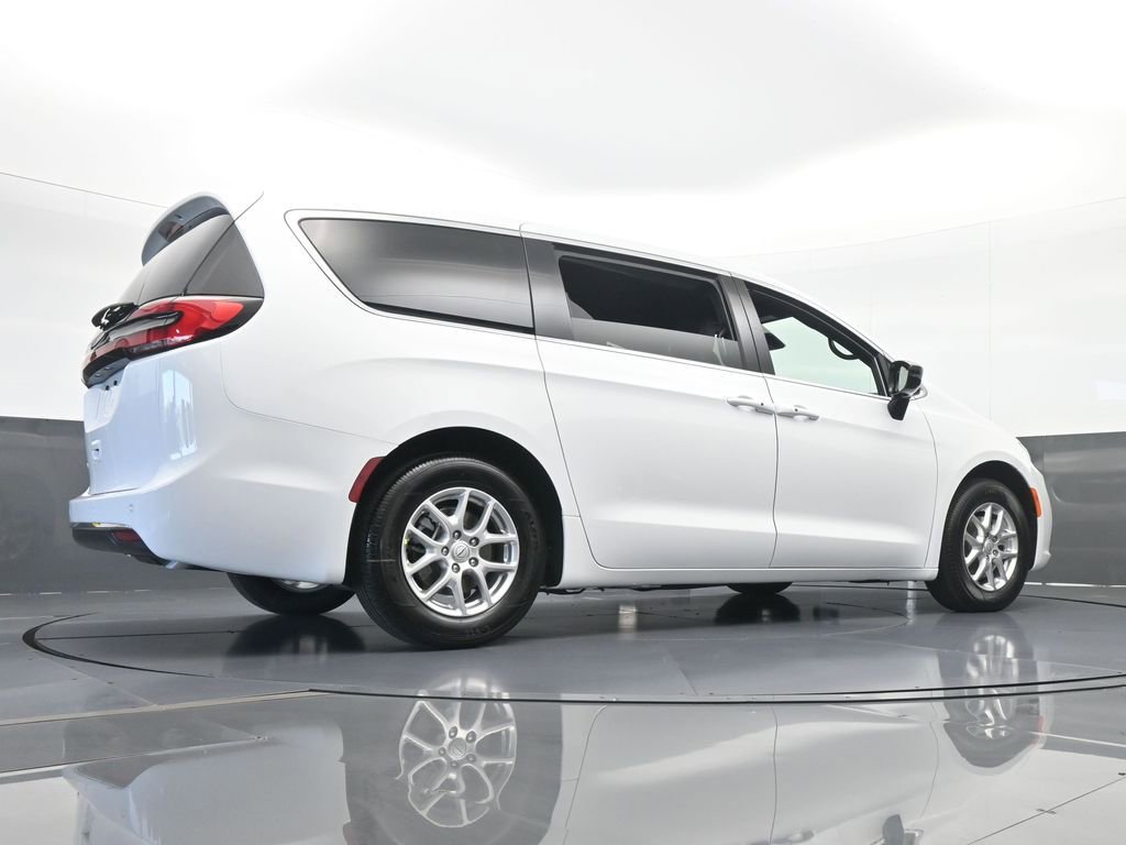 Used 2025 Chrysler Pacifica Select FWD image 56