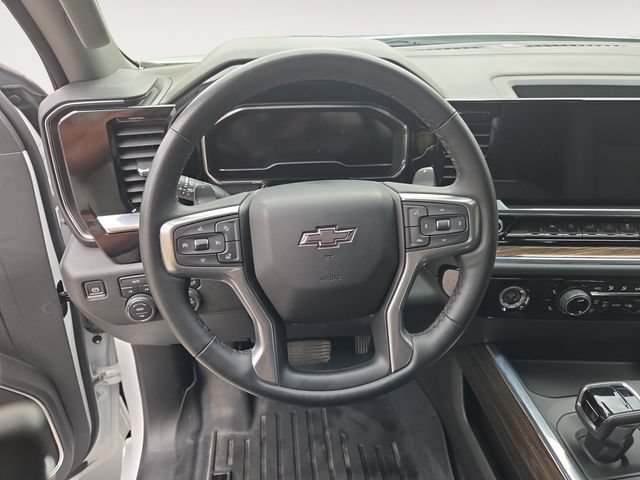 Used 2024 Chevrolet Silverado 1500 RST AWD/4WD image 12