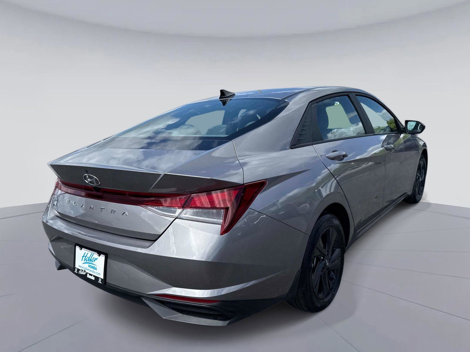 Used 2023 Hyundai Elantra SEL image 4