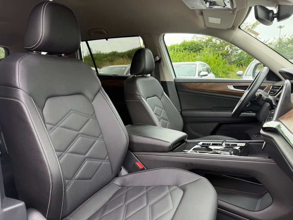 Used 2025 Volkswagen Atlas SE AWD/4WD image 24
