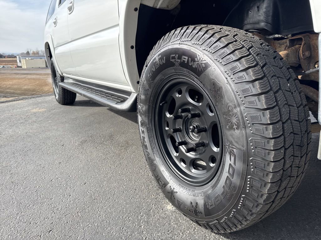 Used 2004 Chevrolet Suburban 2500 LT w/ Preferred Equipment Group image 7