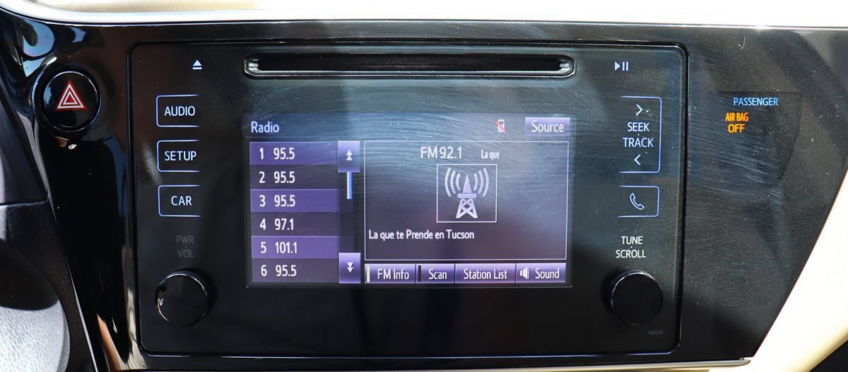 Used 2018 Toyota Corolla LE w/ Carpet Mat Package (TMS) FWD image 45