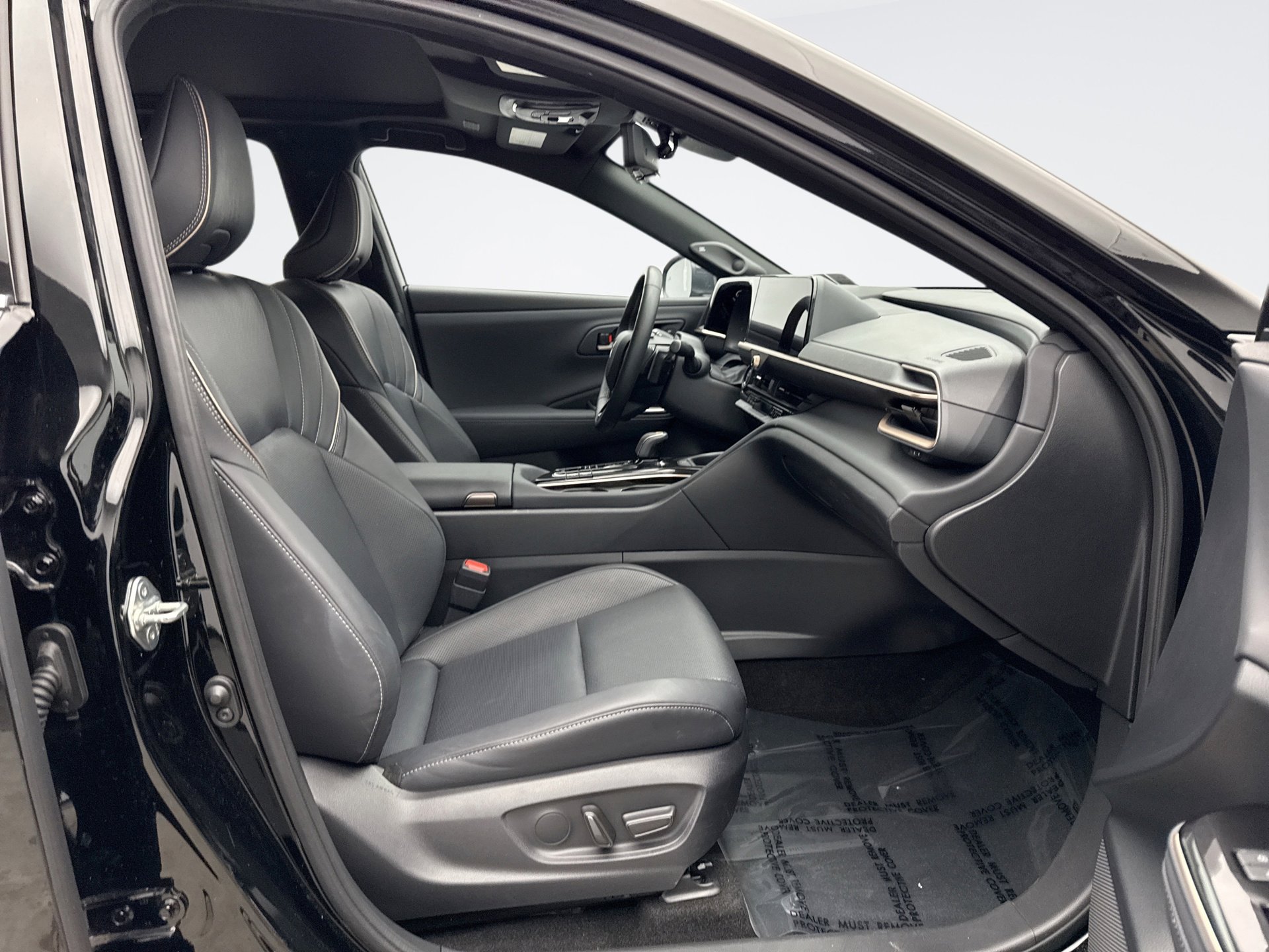 Used 2025 Toyota Crown Signia w/ Advanced Technology Package image 19