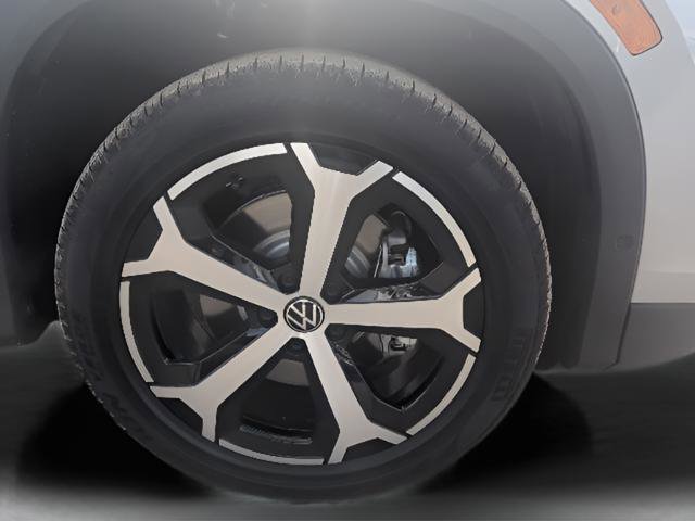 New 2025 Volkswagen Tiguan SE image 25