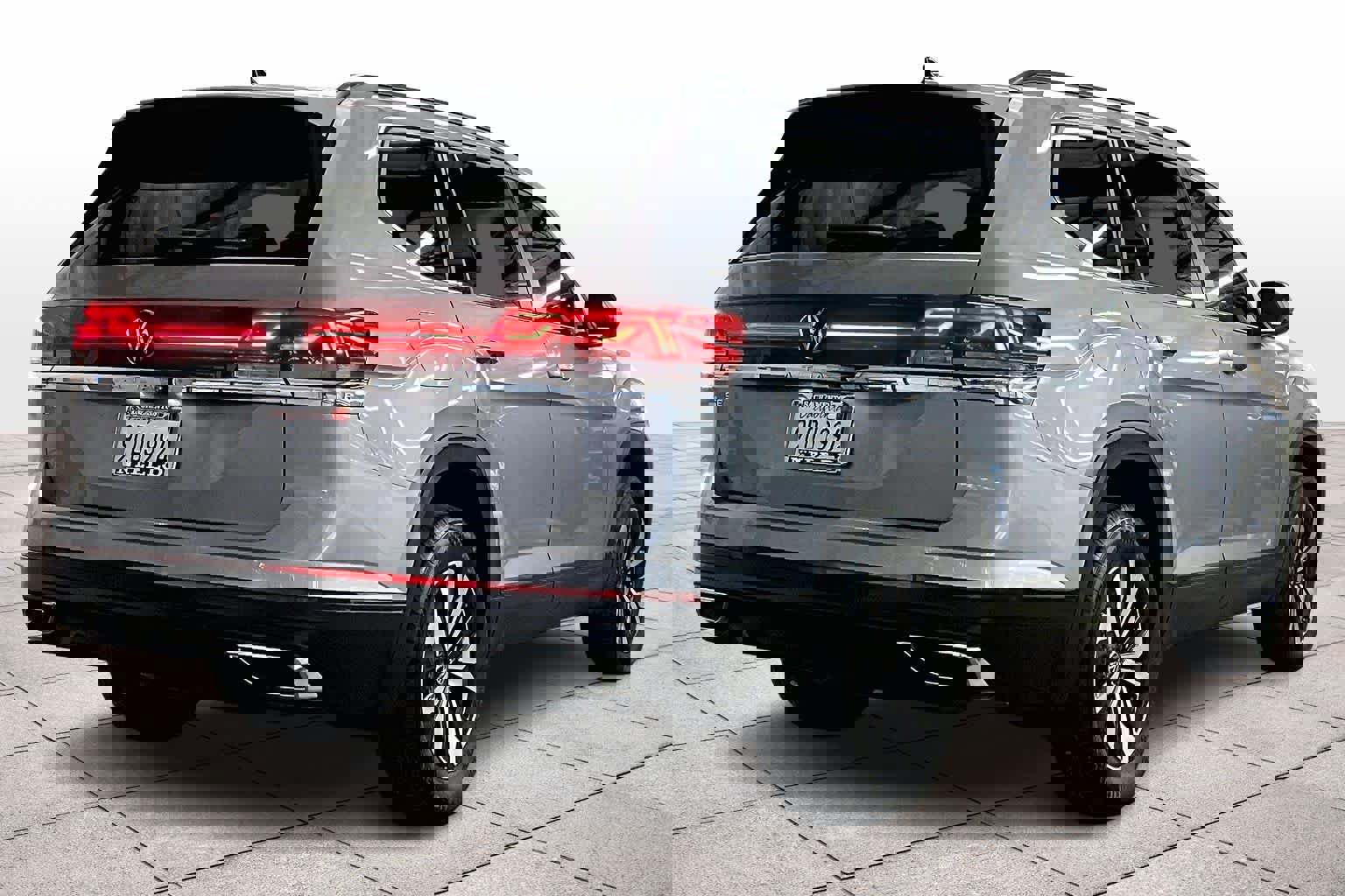 Used 2024 Volkswagen Atlas SE image 16