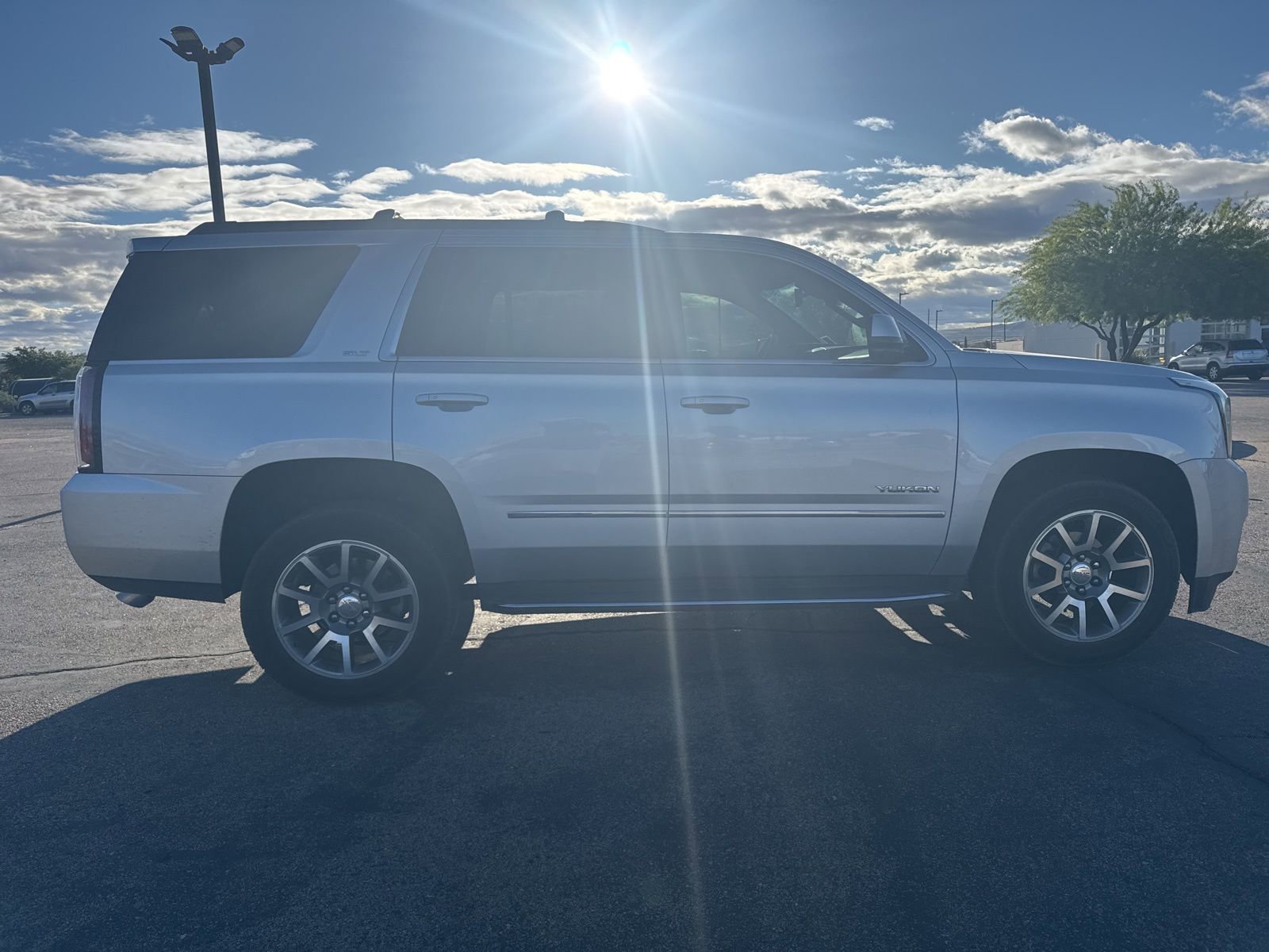 Used 2017 GMC Yukon SLT w/ Premium Edition image 6