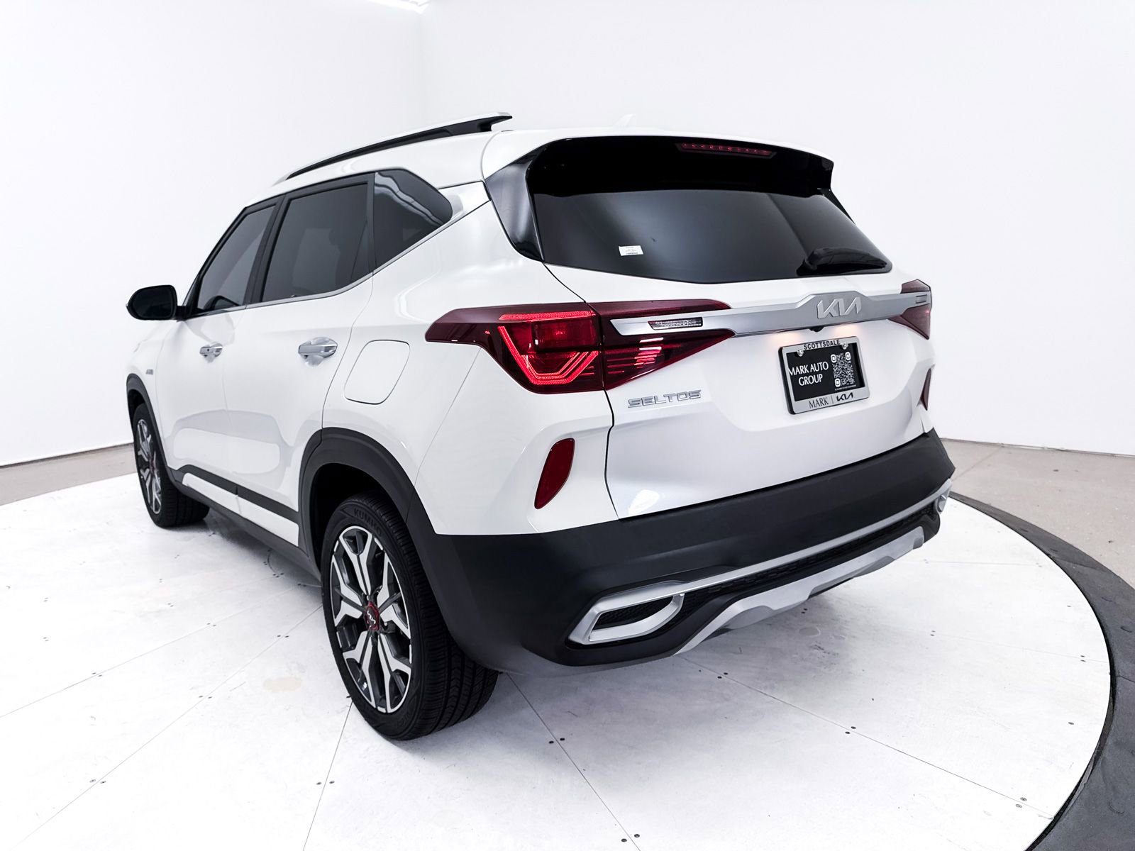 Certified 2022 Kia Seltos SX w/ Sunroof Package image 17