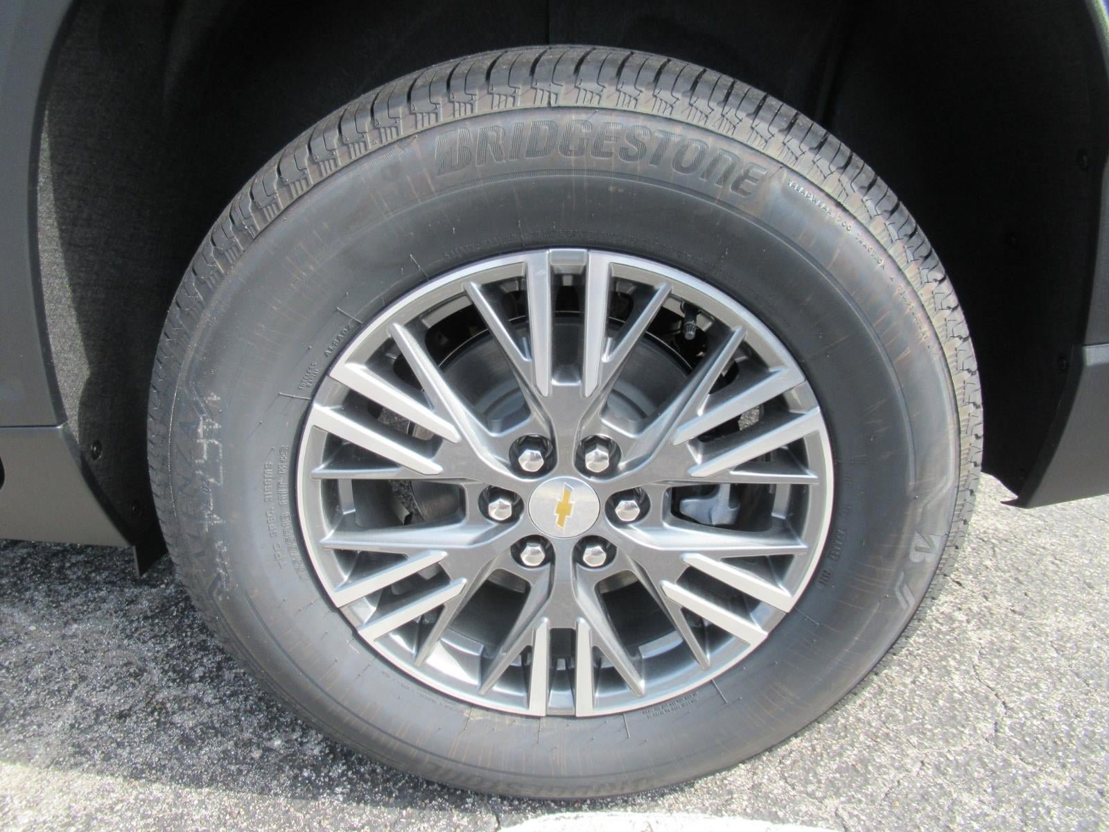 New 2027 Chevrolet Traverse LT w/ Driver Confidence Package FWD image 8
