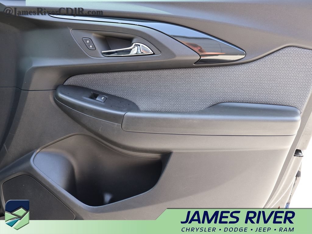 Used 2023 Chevrolet TrailBlazer LT w/ Convenience Package FWD image 7