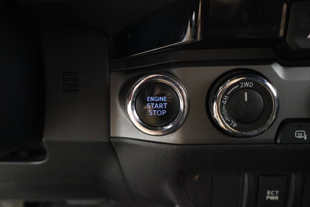 Used 2018 Toyota Tacoma TRD Off-Road AWD/4WD image 32