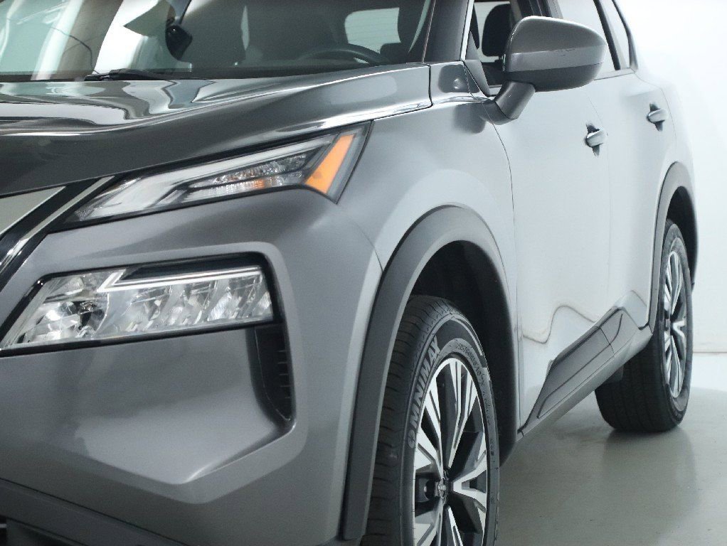 Used 2023 Nissan Rogue SV image 4