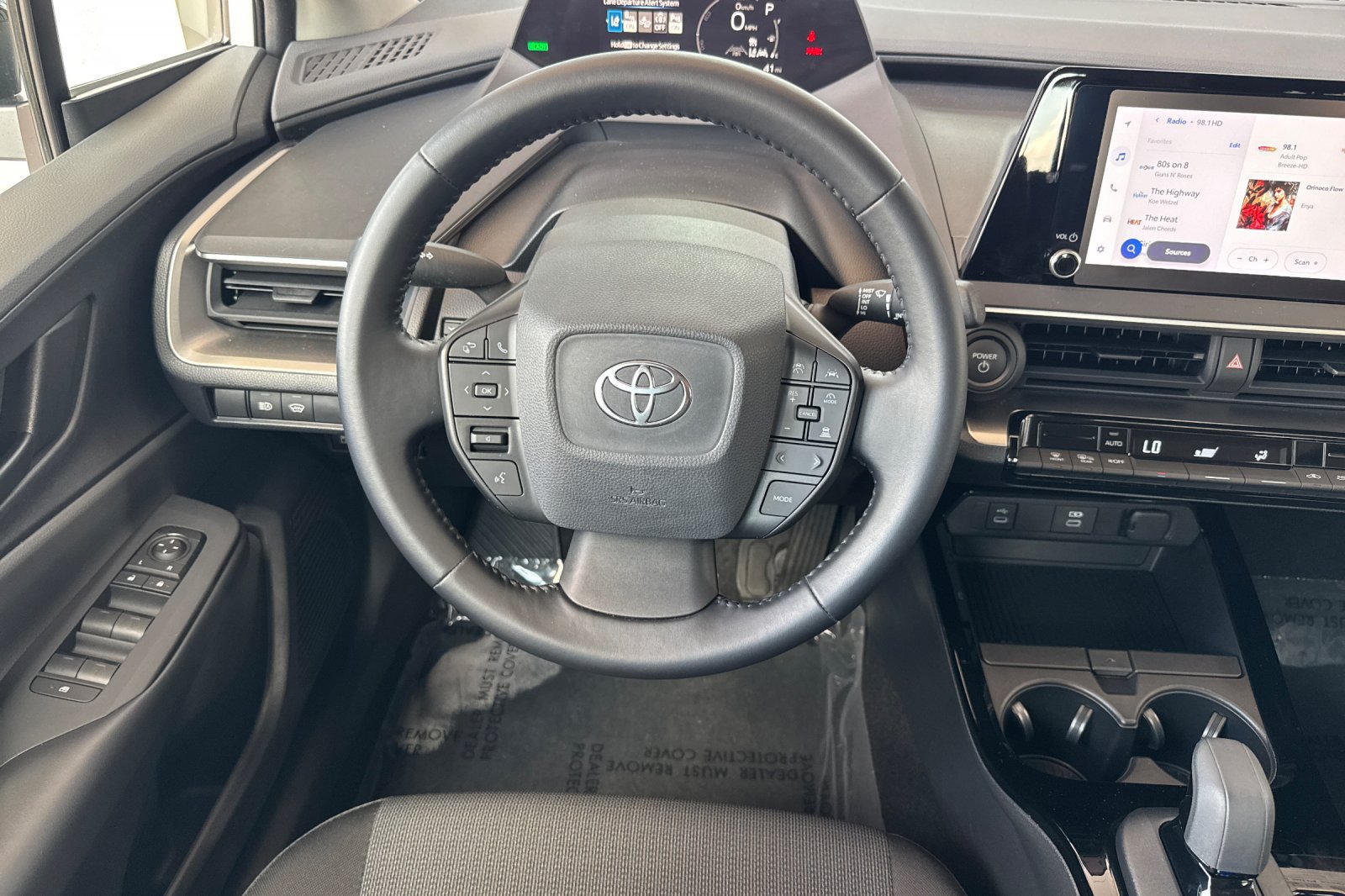 Used 2024 Toyota Prius LE FWD image 17