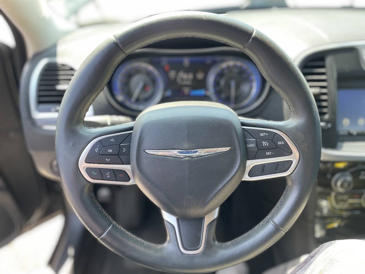 Used 2017 Chrysler 300 Limited RWD image 11